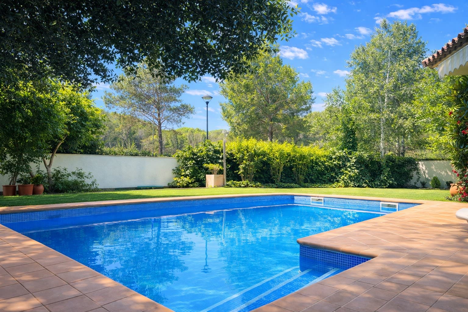 Piscina privada y jardín de Can Ratxa